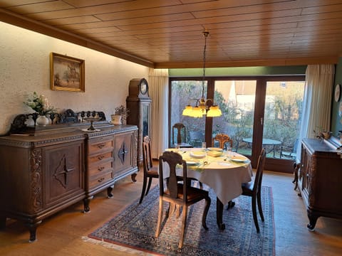 Coffee/tea facilities, Dining area
