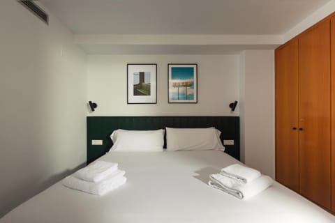 Bed, Photo of the whole room, Bedroom, towels, wardrobe