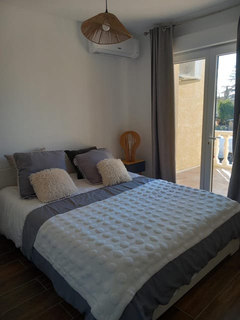 Appartement indépendant dans une villa Apartment in Provence-Alpes-Côte d'Azur