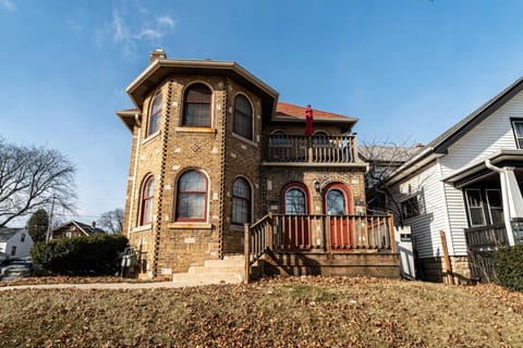 Charming 6BR Home in Milwaukees Historic District House in Milwaukee
