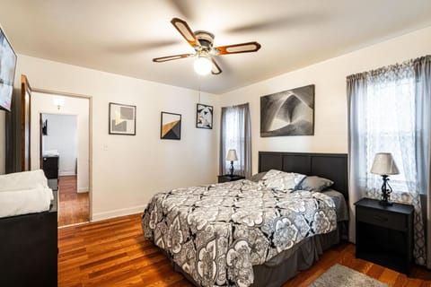 Charming 6BR Home in Milwaukees Historic District House in Milwaukee