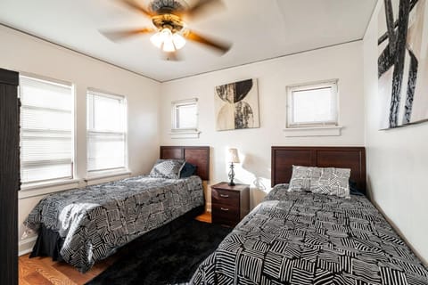 Charming 6BR Home in Milwaukees Historic District House in Milwaukee