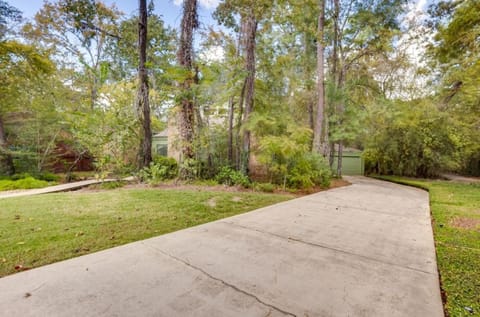 Woodlands Escape: 3BR Texas Retreat w/ Forest View House in The Woodlands
