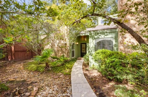 Woodlands Escape: 3BR Texas Retreat w/ Forest View House in The Woodlands