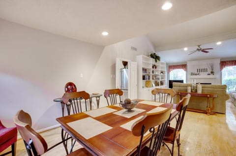 Woodlands Escape: 3BR Texas Retreat w/ Forest View House in The Woodlands