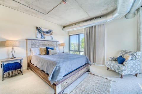 Downtown Condo Above Restaraunts- Free Parking House in Coeur dAlene