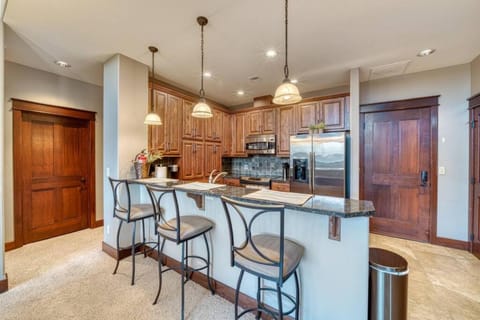 Kitchen or kitchenette, Seating area, Dining area, dishwasher, oven, stove