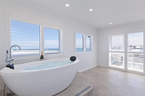 Sea view, Bath