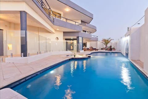 Hot Tub, Swimming pool