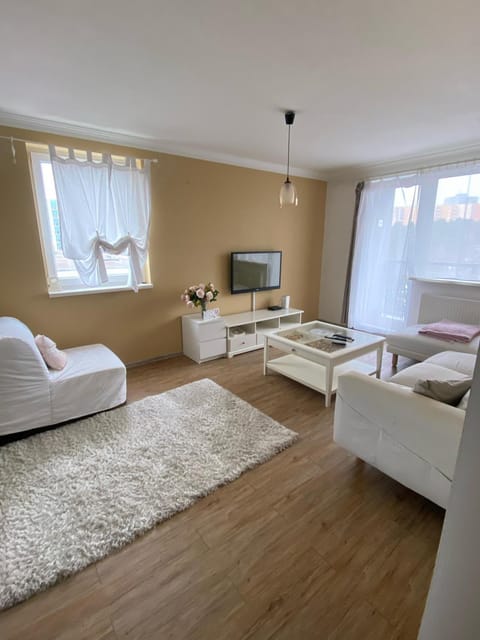 Communal lounge/ TV room, TV and multimedia, Living room, Photo of the whole room, Seating area