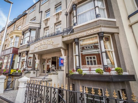 Property building, Facade/entrance, Location