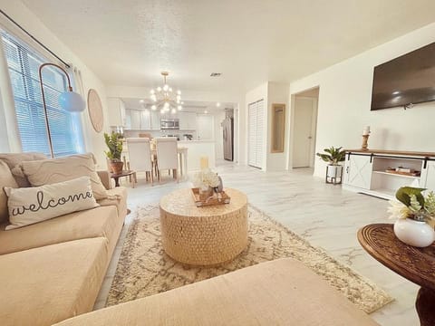 Communal lounge/ TV room, TV and multimedia, Living room, Seating area