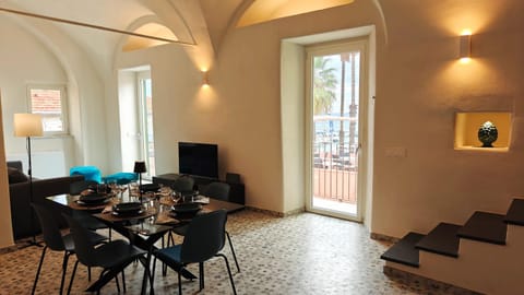 TV and multimedia, Dining area