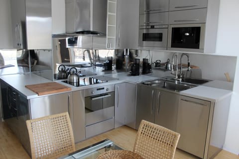 Coffee/tea facilities, Kitchen or kitchenette, Decorative detail