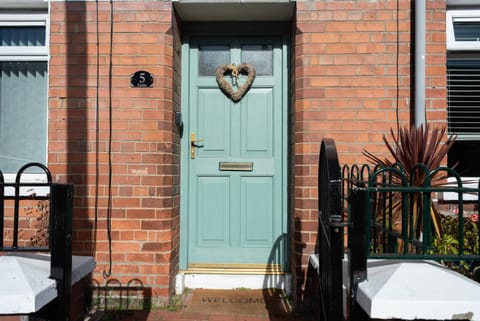 Caras Place , Falls Road House in Belfast