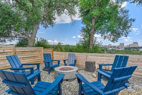 Skyline Vibes Groovy 70s Style City & Mtn Views Apartment in Colorado Springs