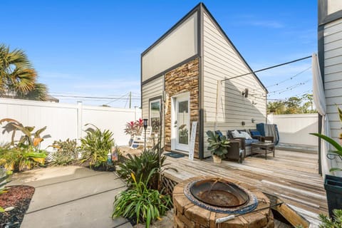 Property building, Day, Garden