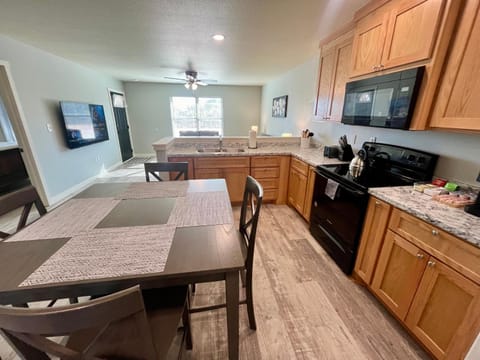 Perfect Location to Casino w King Beds Apartment in Oklahoma