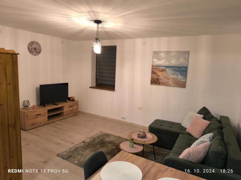 Communal lounge/ TV room, TV and multimedia, Living room, Seating area