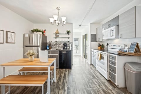 Kitchen or kitchenette, oven, stove