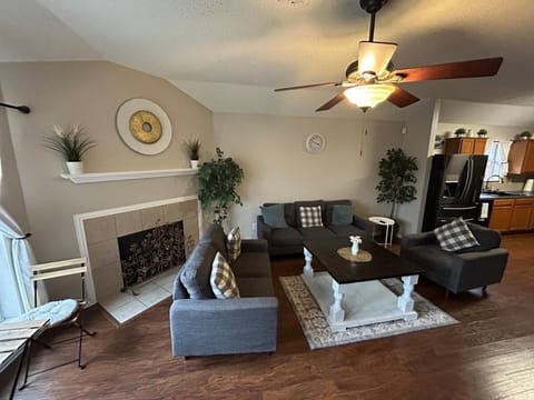 Living room, Seating area