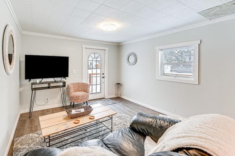 1 Mi to Main Street Polson Updated Home with Deck! House in Polson