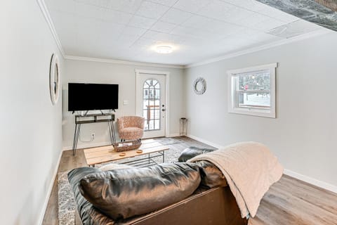 1 Mi to Main Street Polson Updated Home with Deck! House in Polson