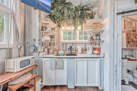 The Hummingbird Treehouse Apartment in Wadmalaw Island