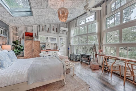 The Hummingbird Treehouse Apartment in Wadmalaw Island