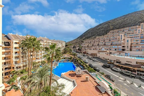 Day, Natural landscape, City view, Pool view, Street view