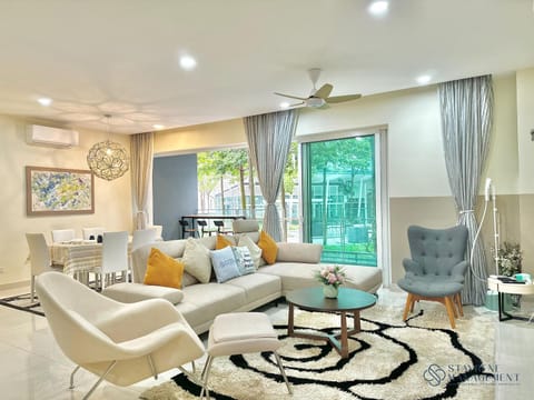 TV and multimedia, Living room, Seating area, air conditioner
