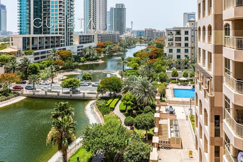 Nearby landmark, Day, Neighbourhood, Lake view, Location