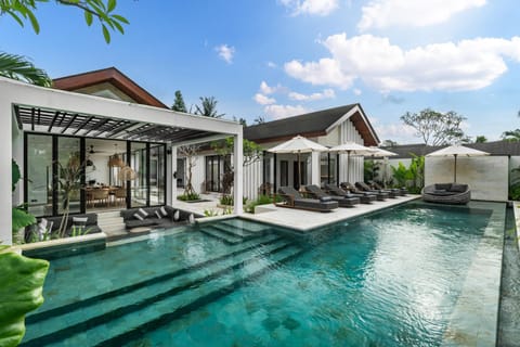 Property building, Pool view, Swimming pool, sunbed