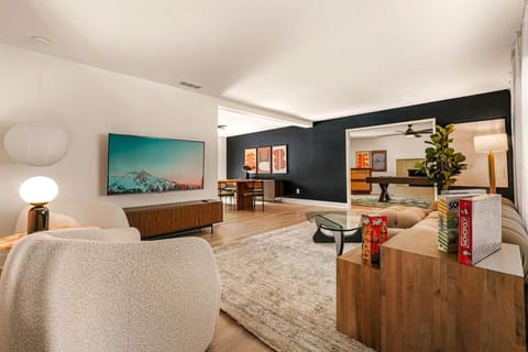 TV and multimedia, Living room, Seating area