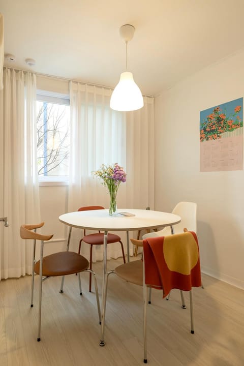Seating area, Dining area