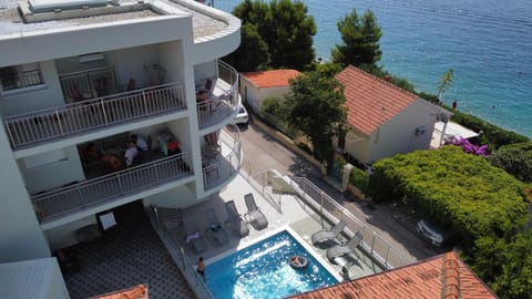 Property building, Patio, Communal lounge/ TV room, Day, People, Natural landscape, Bird's eye view, View (from property/room), Balcony/Terrace, Evening entertainment, Pool view, Sea view, Swimming pool, group of guests, sunbed