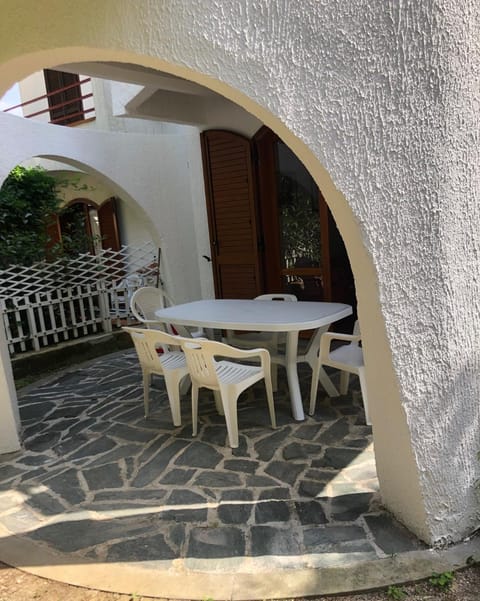 Patio, Dining area