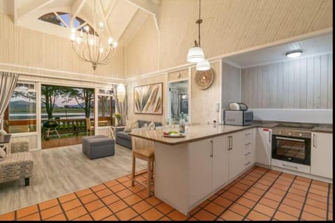 Knysna Lagoon - On the Water's Edge Chalet in Knysna