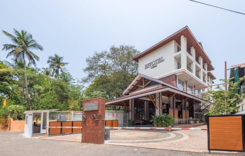 Facade/entrance