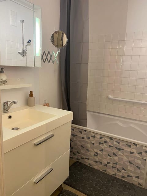 Élégance et classe sur axe majeur Metz T2 Apartment in Metz