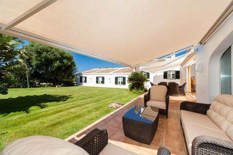 Property building, Patio, Day, Garden, Garden view