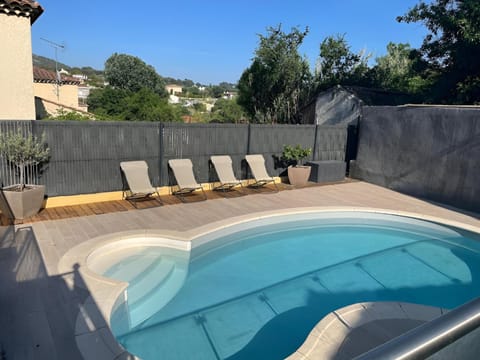 Day, Swimming pool, sunbed