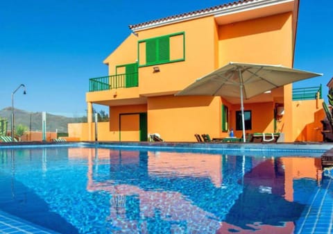 Property building, Day, Pool view, Swimming pool