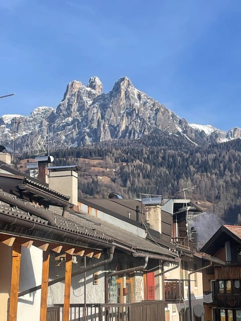 Property building, Nearby landmark, Natural landscape, Winter, Mountain view