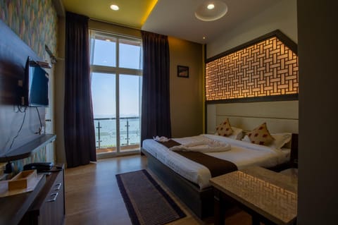 TV and multimedia, Living room, Photo of the whole room, Bedroom, towels