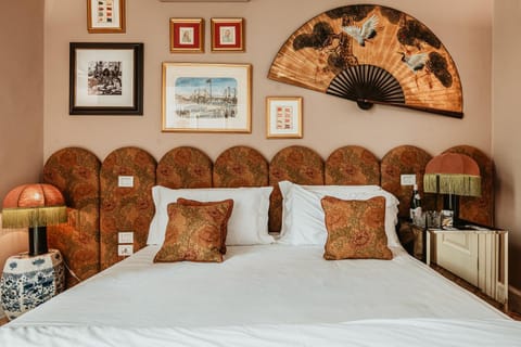 Bed, Photo of the whole room