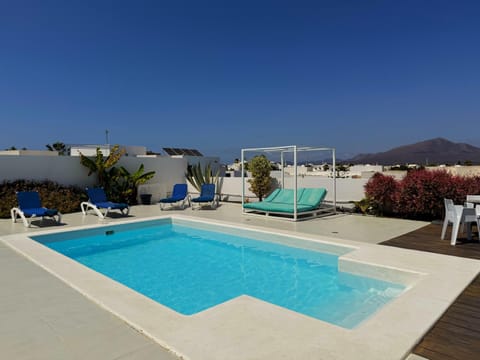 Mountain view, Pool view, Swimming pool, Swimming pool, sunbed