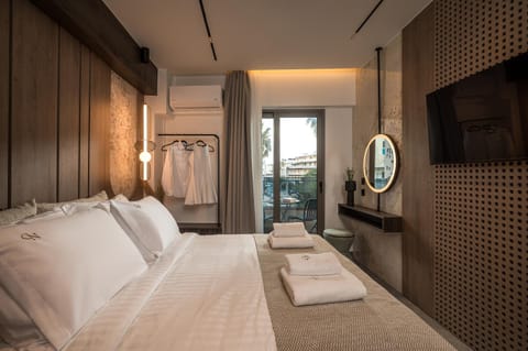 Bed, TV and multimedia, Coffee/tea facilities, Balcony/Terrace, Kitchen or kitchenette, Photo of the whole room, Bedroom, Location, wardrobe, air conditioner