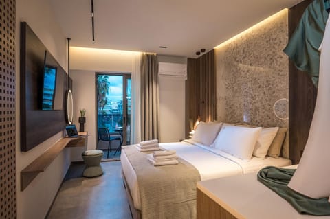 Bed, TV and multimedia, Coffee/tea facilities, Kitchen or kitchenette, Photo of the whole room, Bedroom, Location, wardrobe, air conditioner