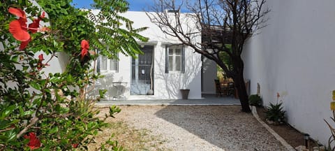 Property building, Day, Garden, Garden view
